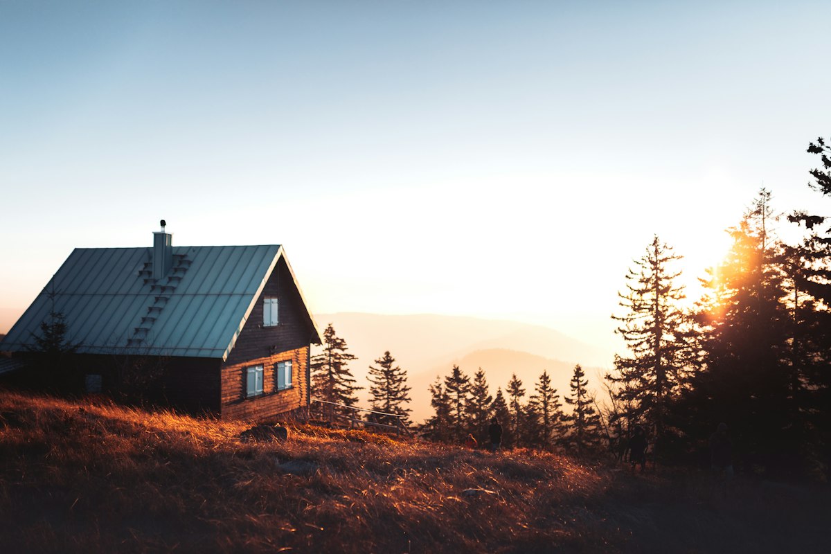 Cozy mountain cabin in the snow — Big Bear Lake vacation rentals in the San Bernardino Mountains