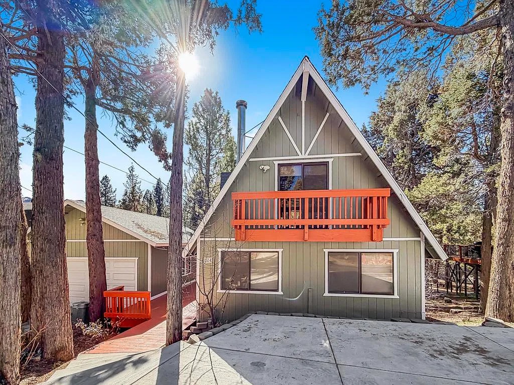 A 3-LEVEL CABIN THAT BLENDS LIFESTYLE AND INVESTMENT
